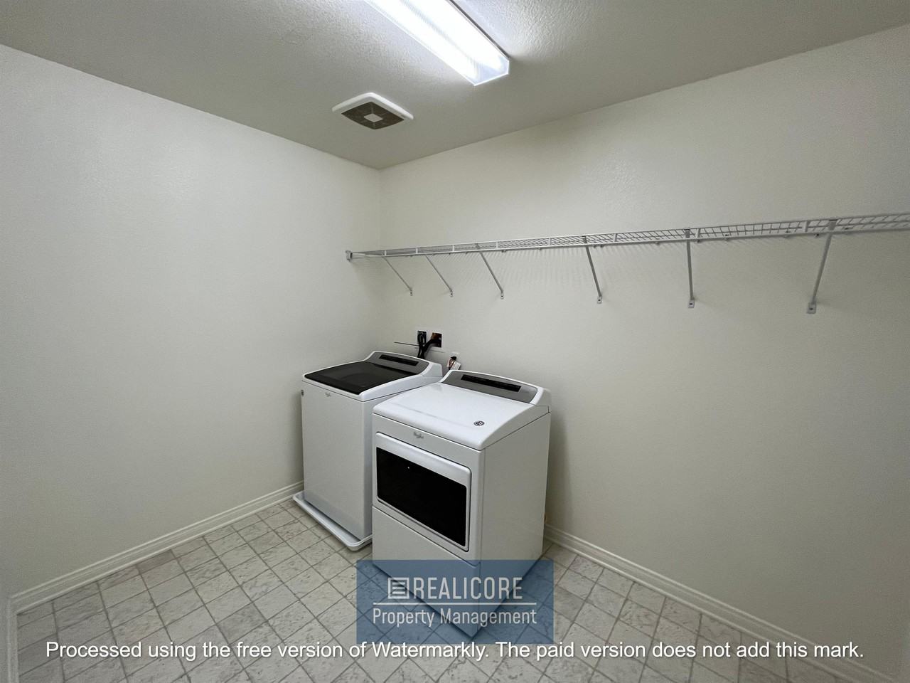 21008 Center St - Photo 2 of 34