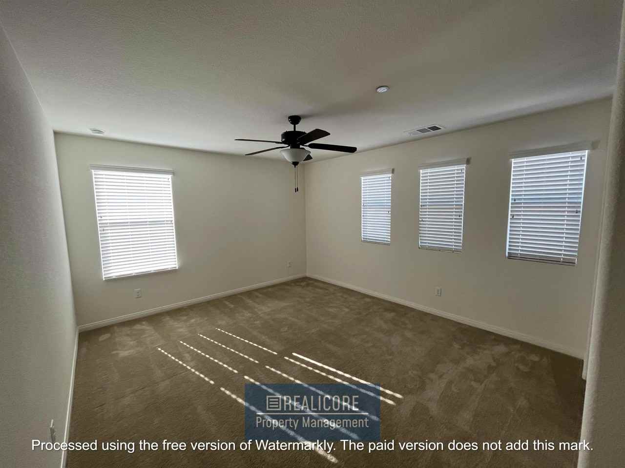 21008 Center St - Photo 3 of 34