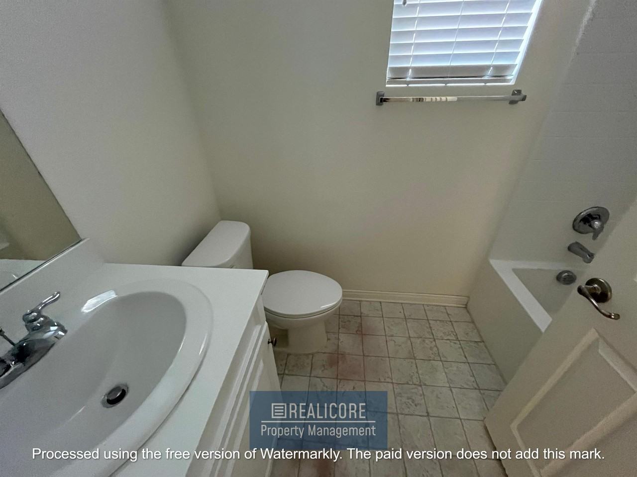 21008 Center St - Photo 3 of 34