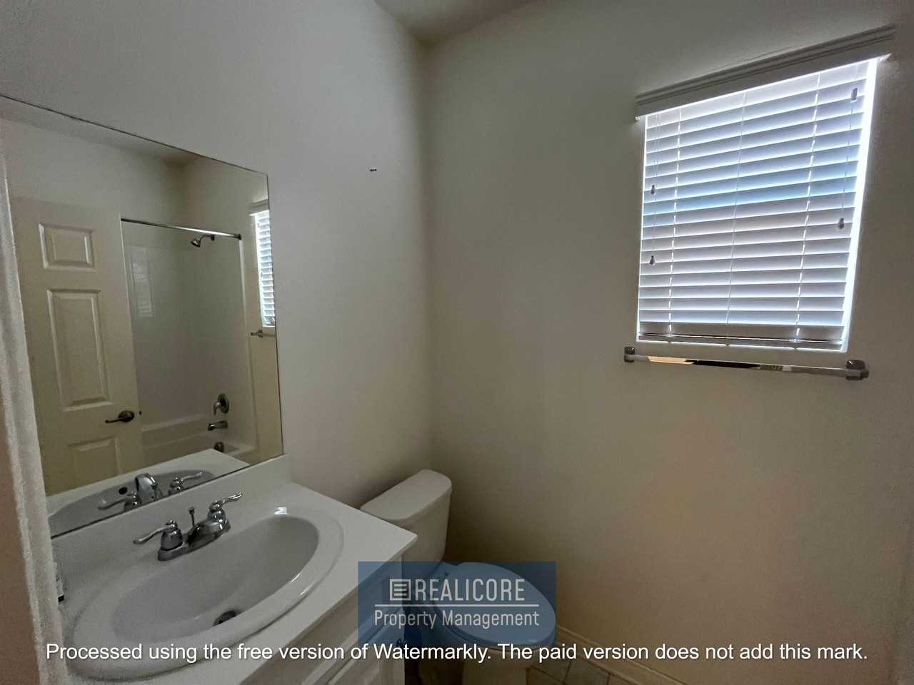 21008 Center St - Photo 3 of 34