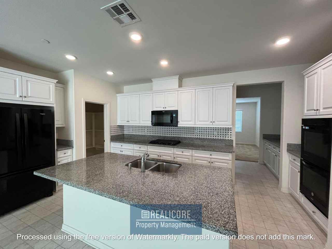 21008 Center St - Photo 7 of 34