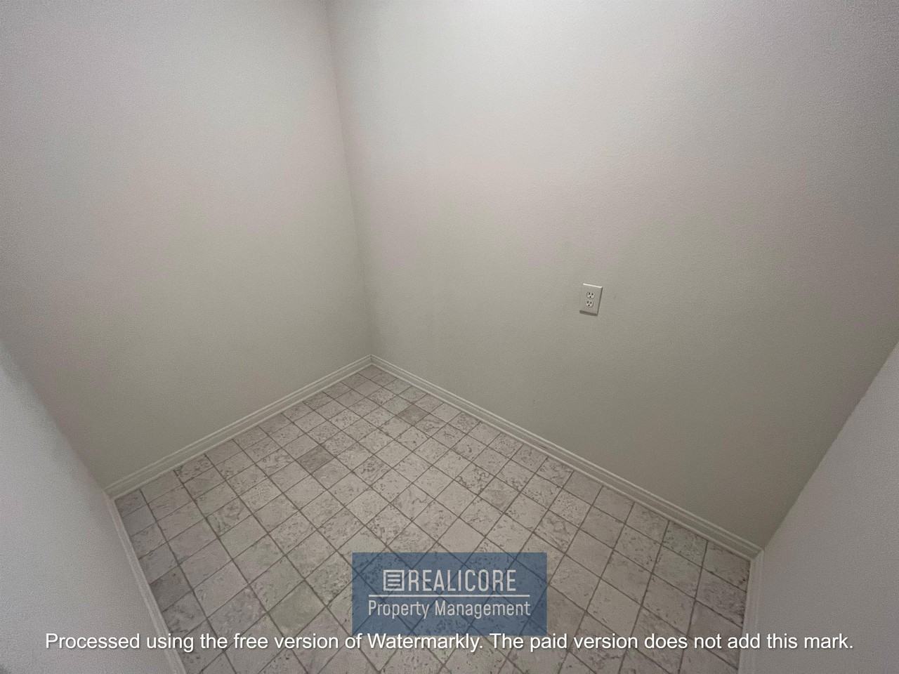 21008 Center St - Photo 5 of 34