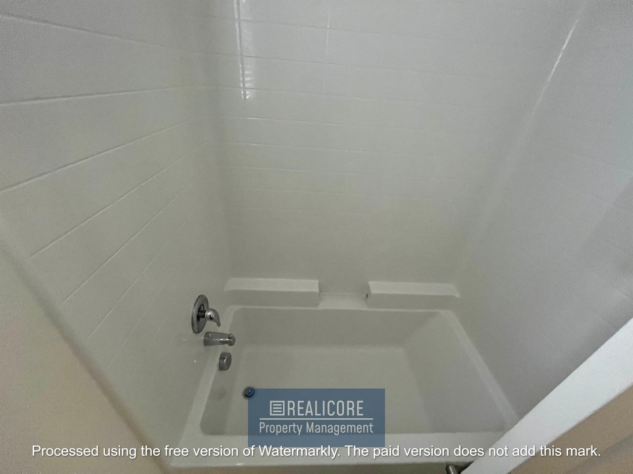 21008 Center St - Photo 2 of 34