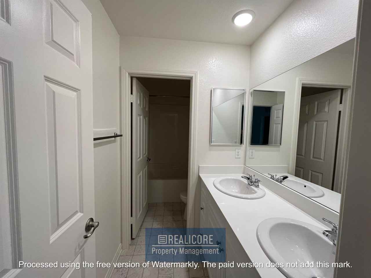 21008 Center St - Photo 3 of 34