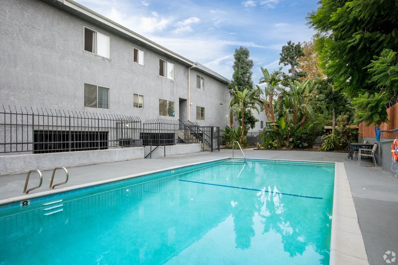 6643 Haskell Avenue - Photo 2 of 7