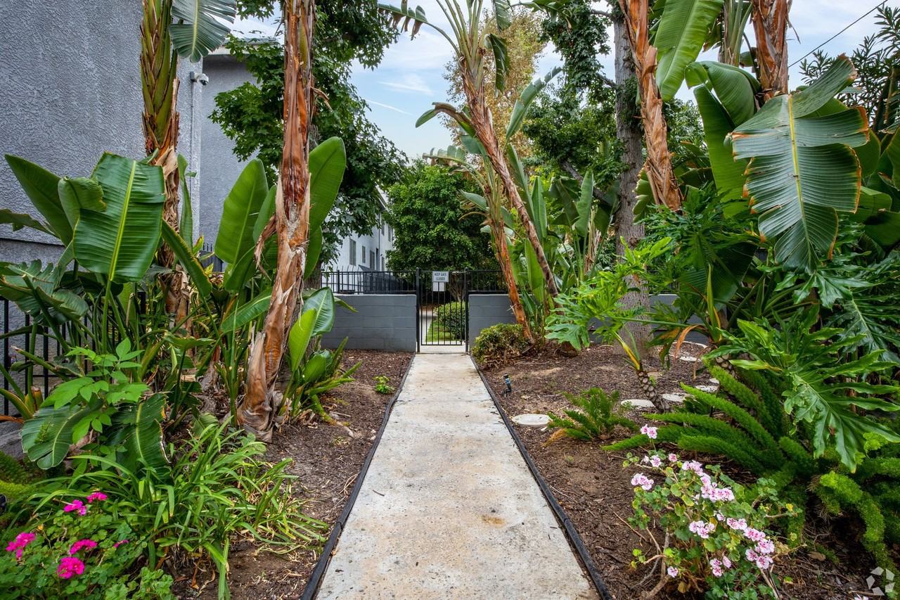 6643 Haskell Avenue - Photo 3 of 7