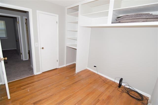 205 Oak St - Photo 2 of 20