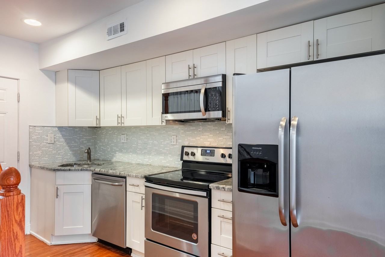 1557 N Orkney St - Photo 3 of 26