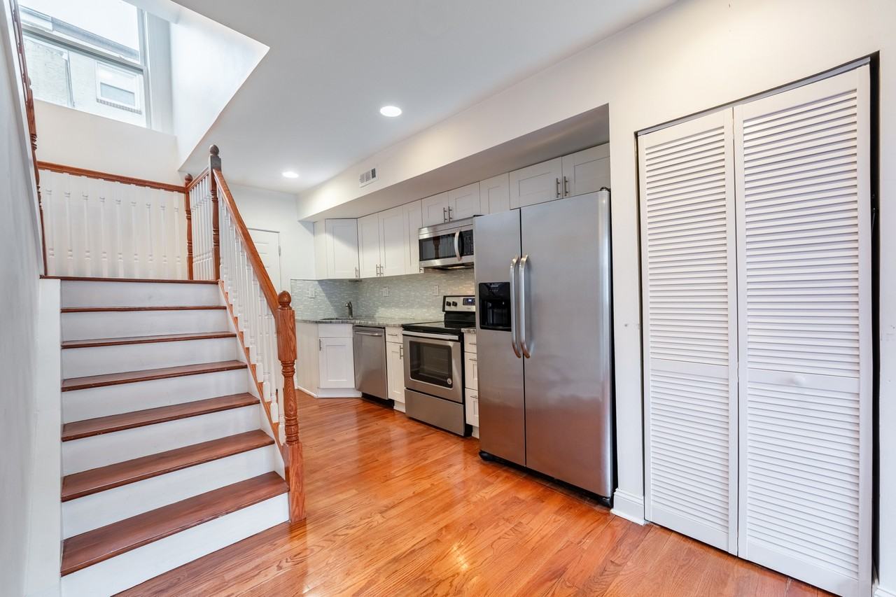 1557 N Orkney St - Photo 2 of 26