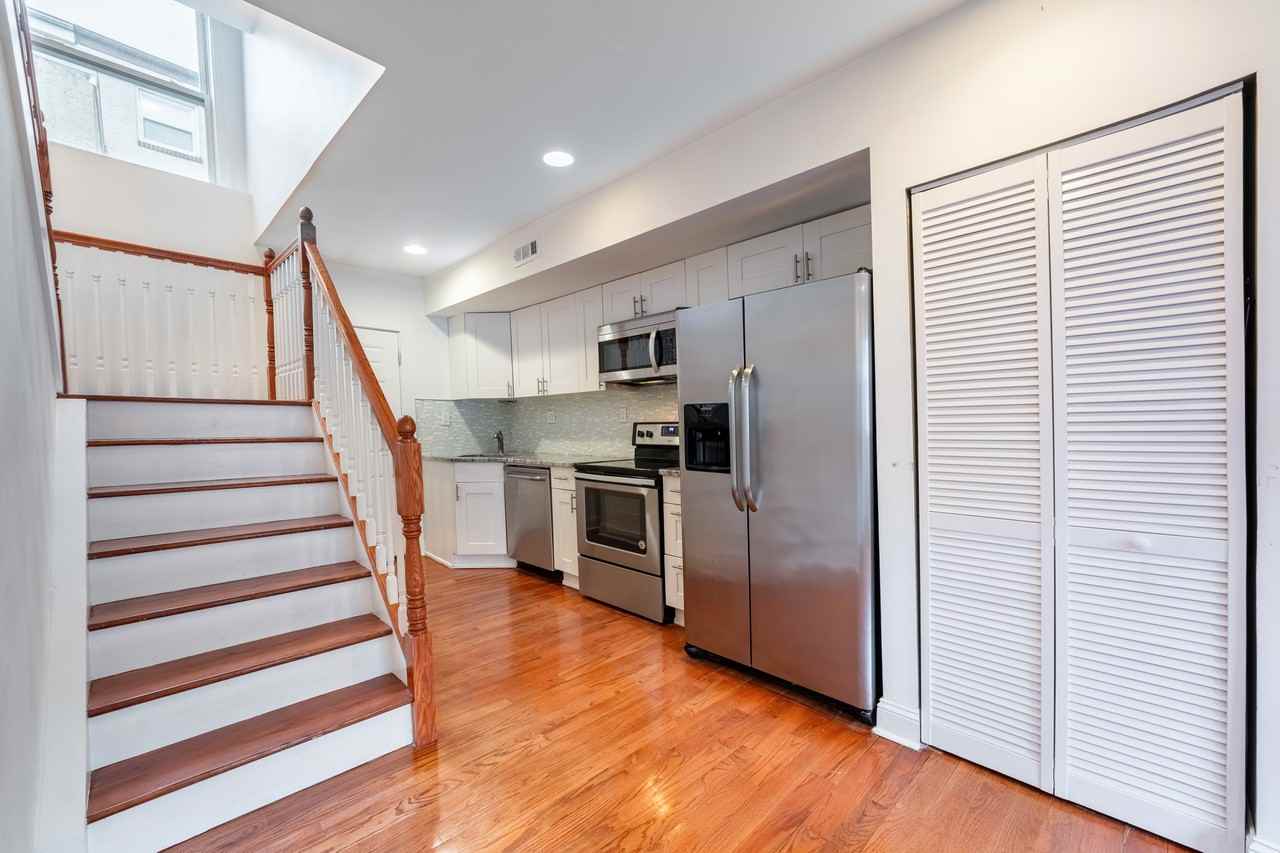 1557 N Orkney St - Photo 2 of 26