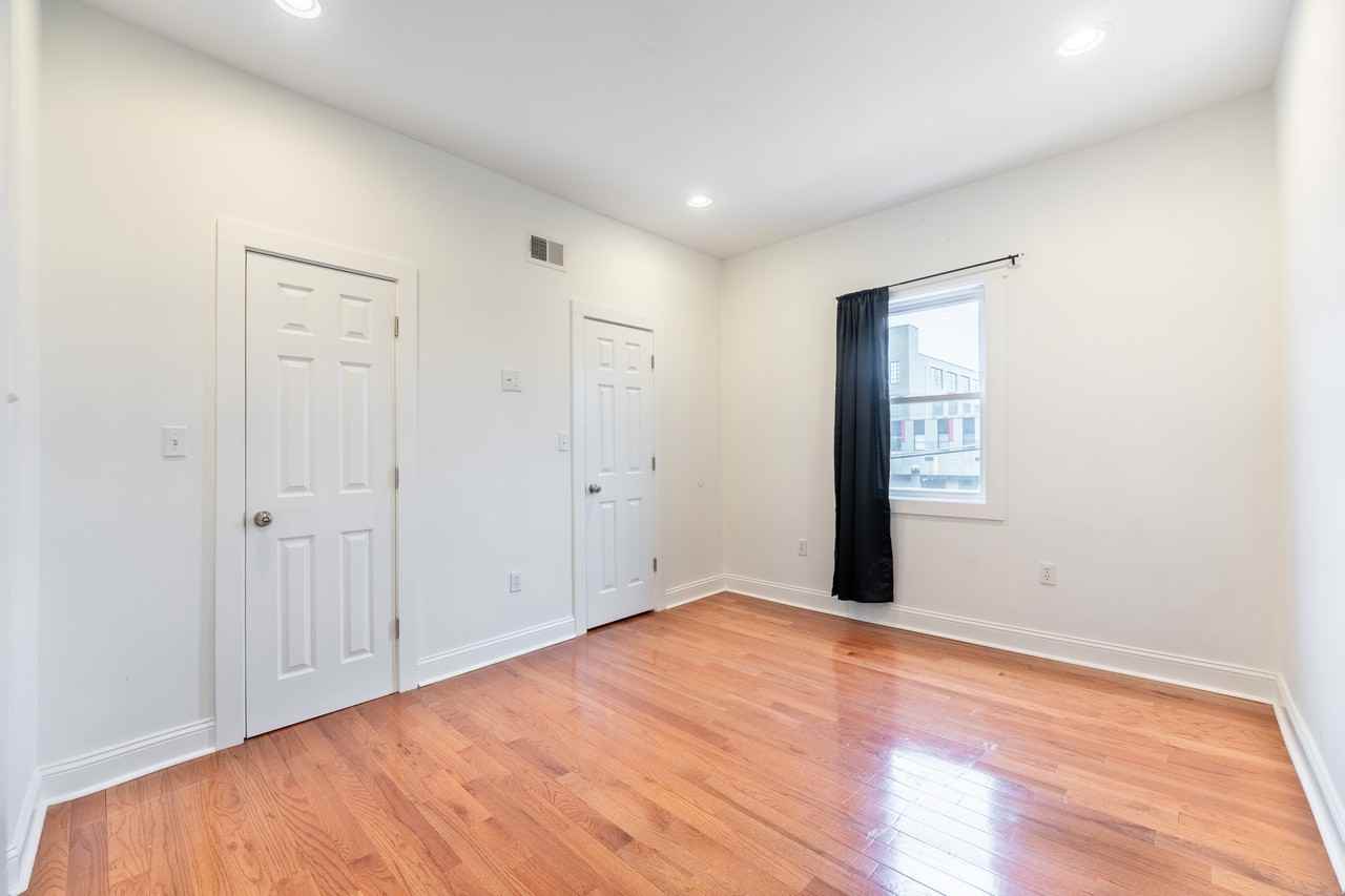 1557 N Orkney St - Photo 7 of 26