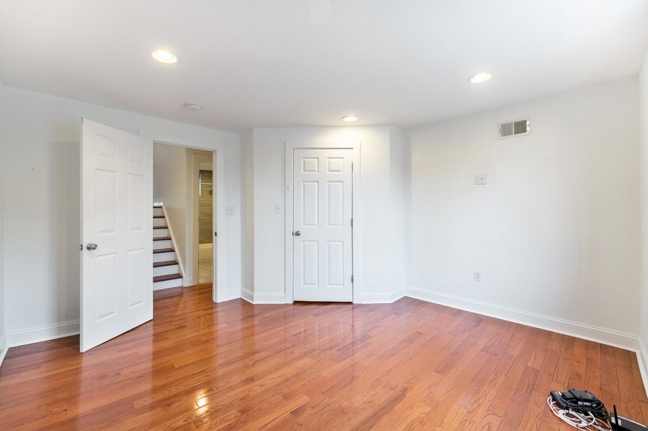 1557 N Orkney St - Photo 4 of 26