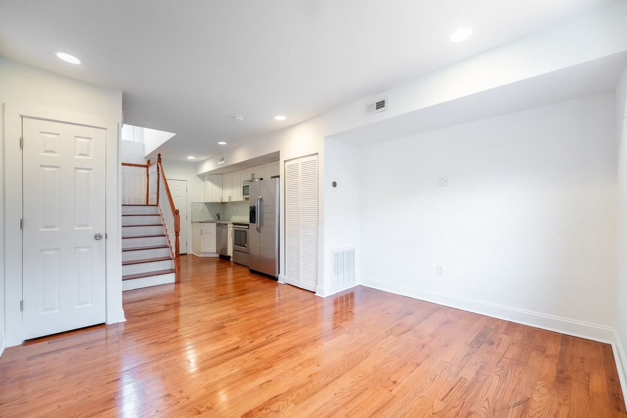 1557 N Orkney St - Photo 6 of 26