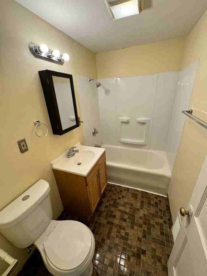 1229-1231 Benton St - Photo 3 of 10