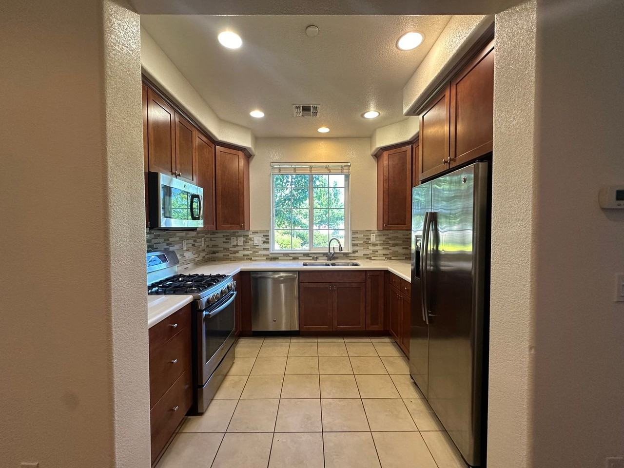 18550 Monterey St - Photo 2 of 20