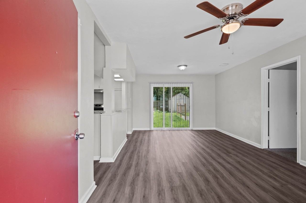 3129 Danforth Dr - Photo 4 of 18