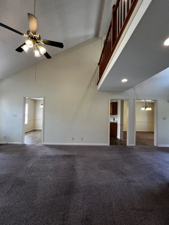 1319 Bluebonnet Dr - Photo 2 of 36