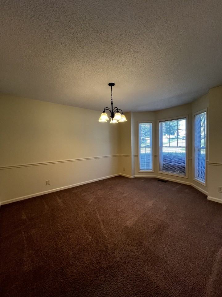 1319 Bluebonnet Dr - Photo 3 of 36