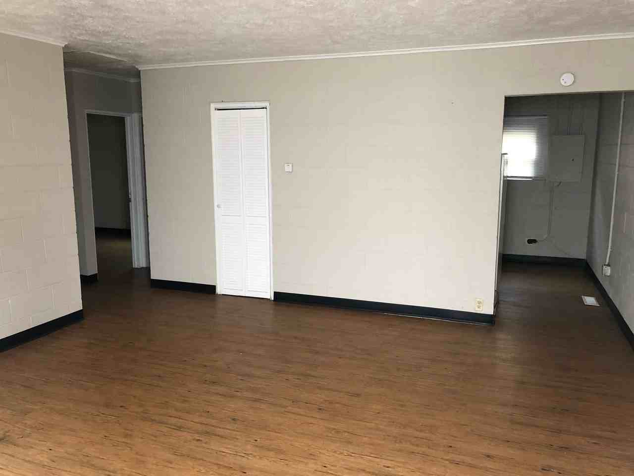 1005 N Pershing Ave #2 - Photo 3 of 7