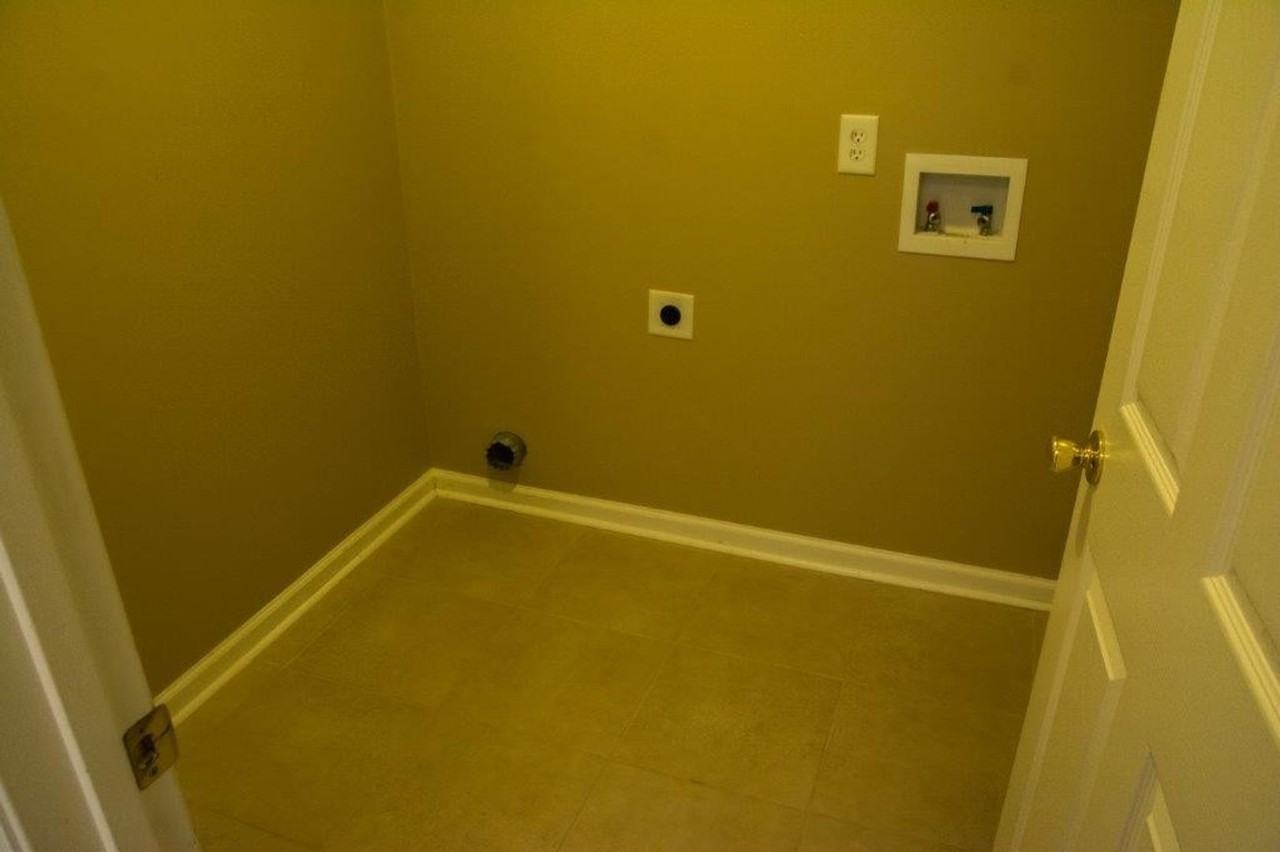 8037 Creekland Dr - Photo 3 of 25