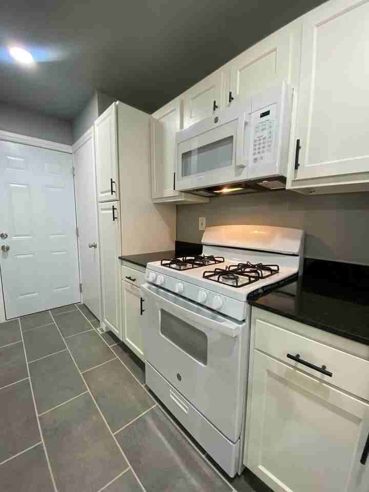 7137 E Newton St - Photo 3 of 32