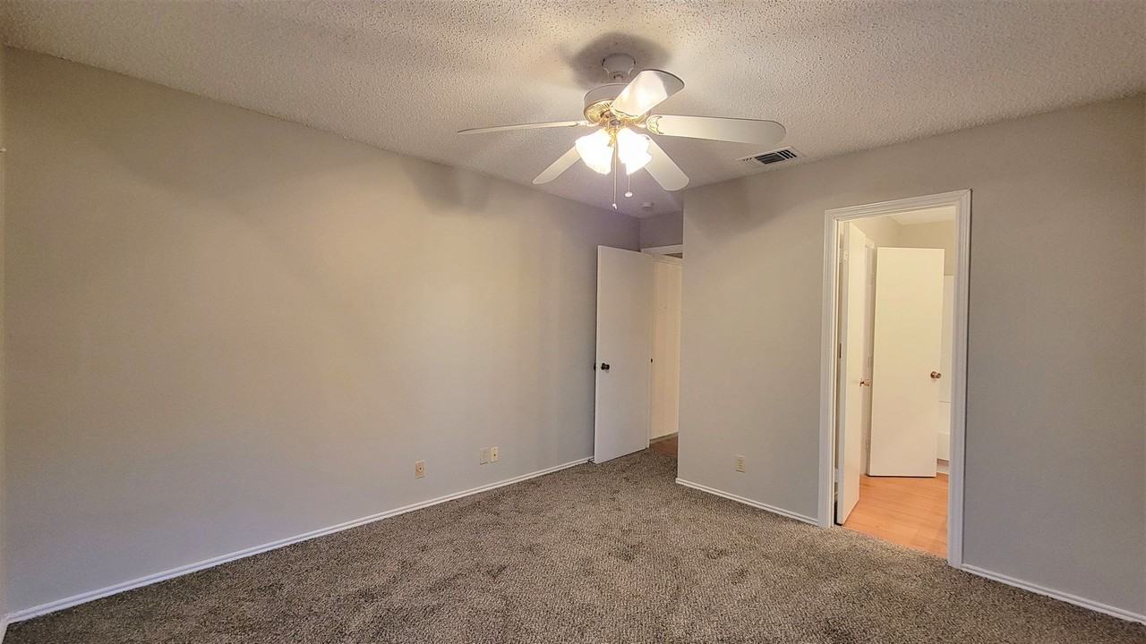 7016 Elmbank - Photo 6 of 13