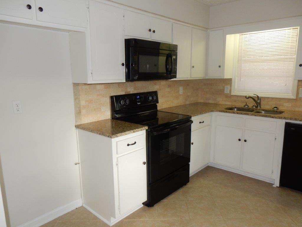 8110 Trafalgar Way - Photo 4 of 18