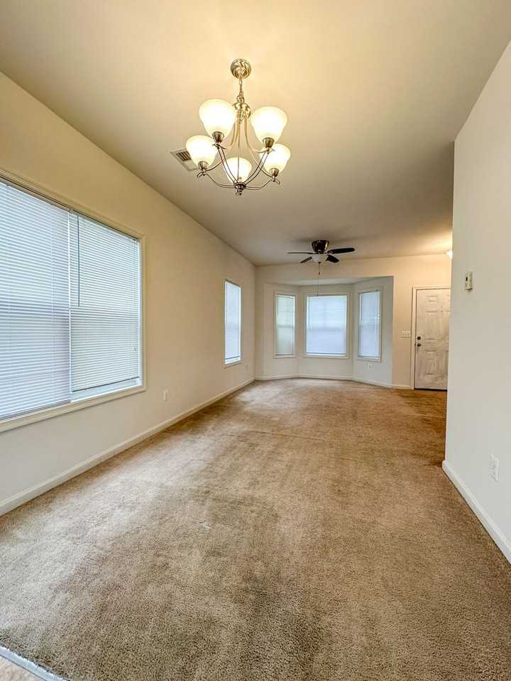 112 Villa Cir - Photo 2 of 16