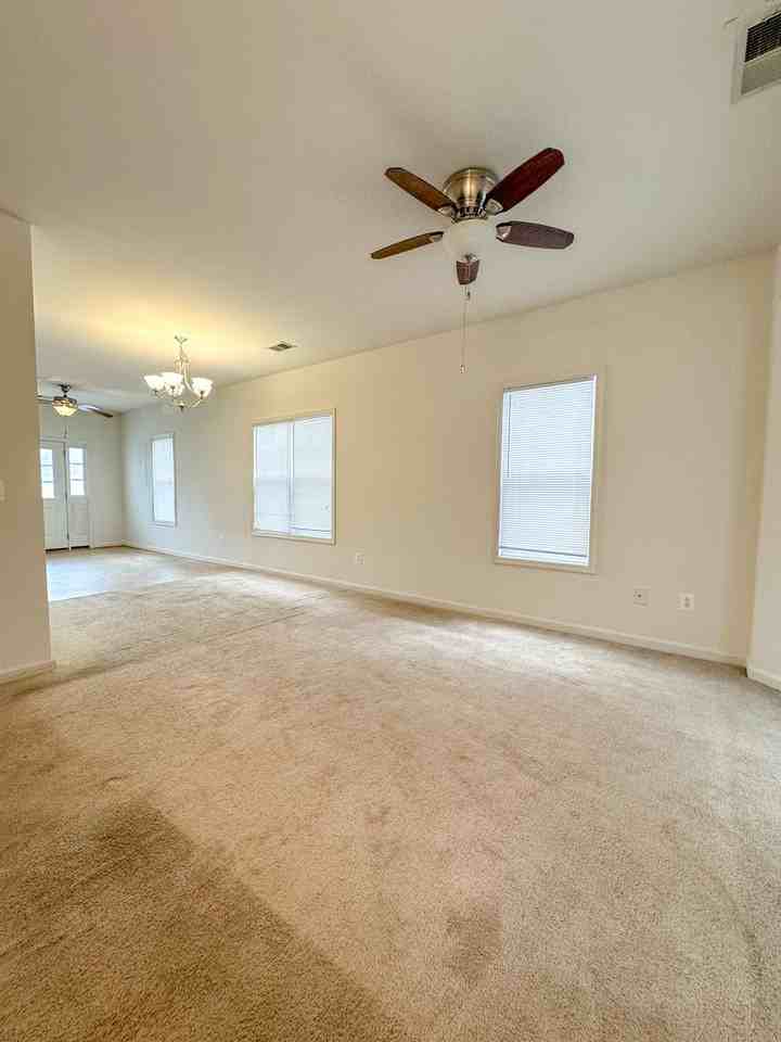 112 Villa Cir - Photo 3 of 16