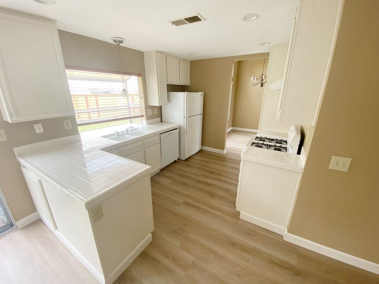 2116 Bluewater Ln - Photo 2 of 18