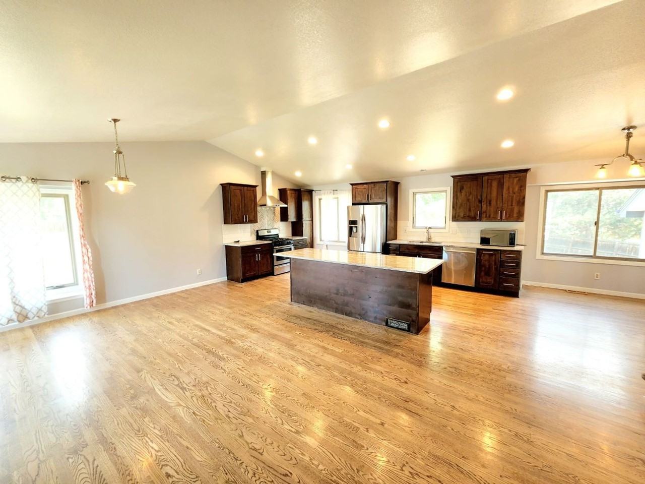 10995 Allison Ct - Photo 2 of 12