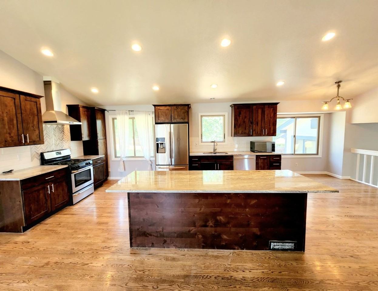 10995 Allison Ct - Photo 3 of 12