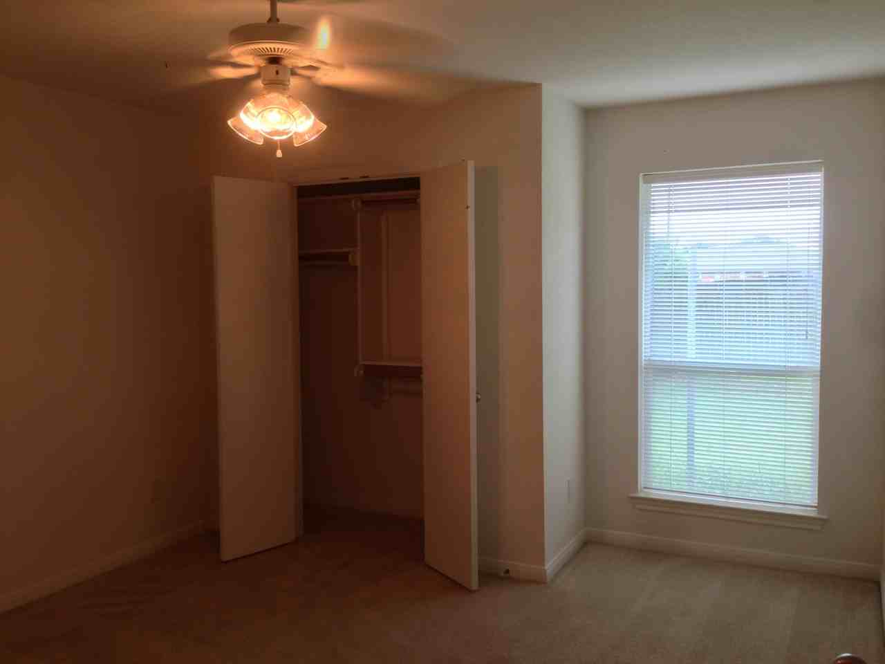 608 Park Ln - Photo 6 of 8