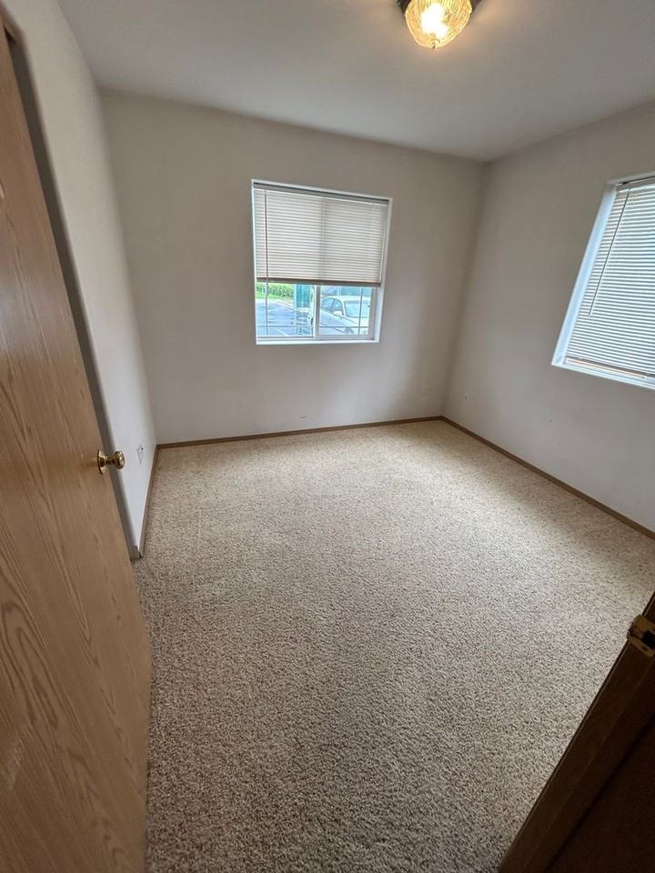 24 Diane Rd Apt B - Photo 7 of 12