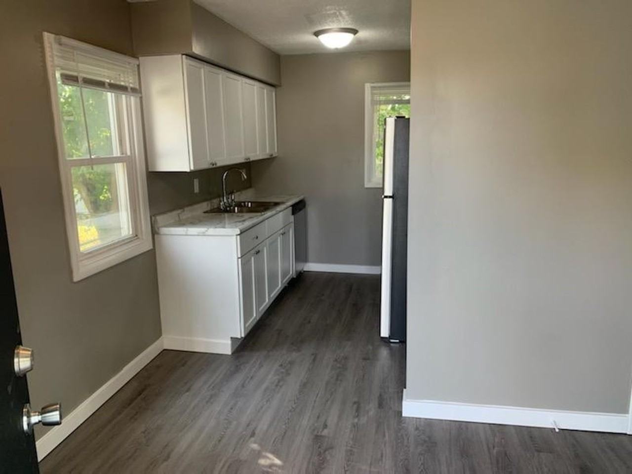 1111 N Philips St - Photo 3 of 8