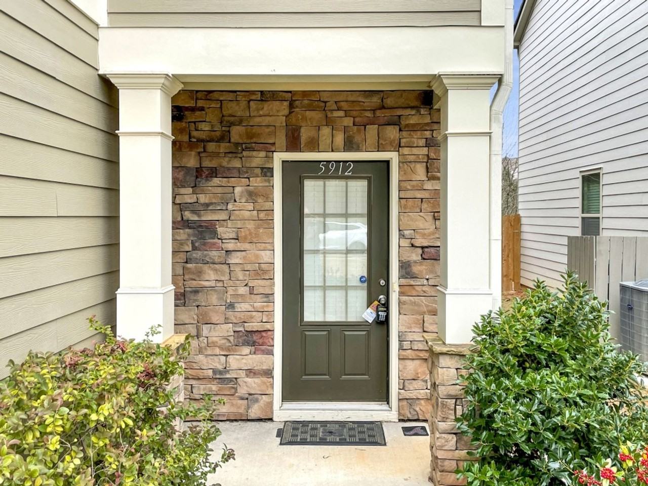 5912 Priest Rd - Photo 2 of 38