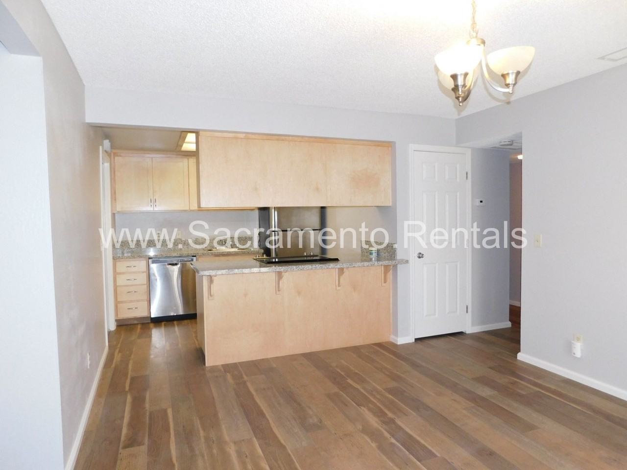 6419 Hillsdale Blvd - Photo 4 of 15