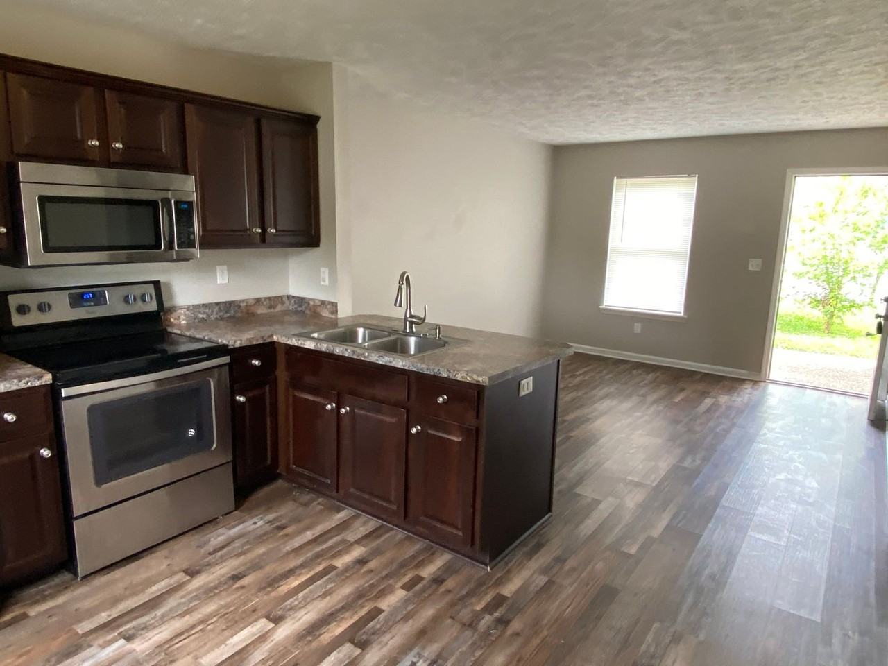 5802 Lake Erie Dr - Photo 2 of 11