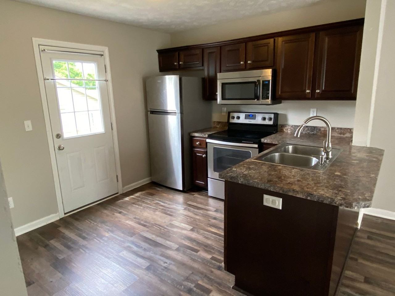 5802 Lake Erie Dr - Photo 3 of 11
