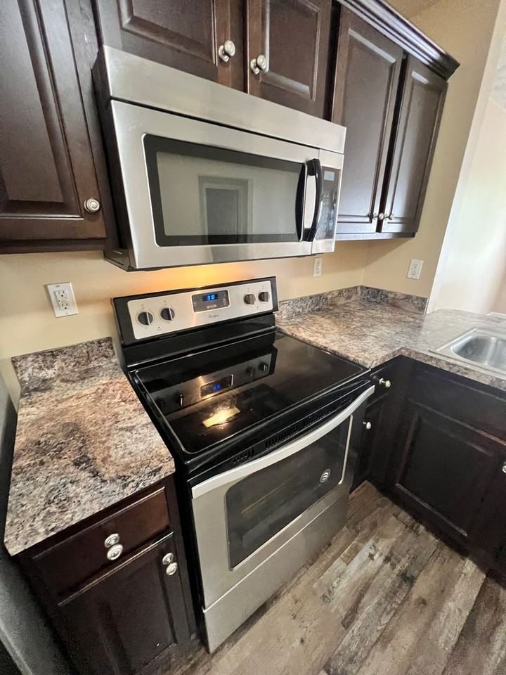 5802 Lake Erie Dr - Photo 4 of 11