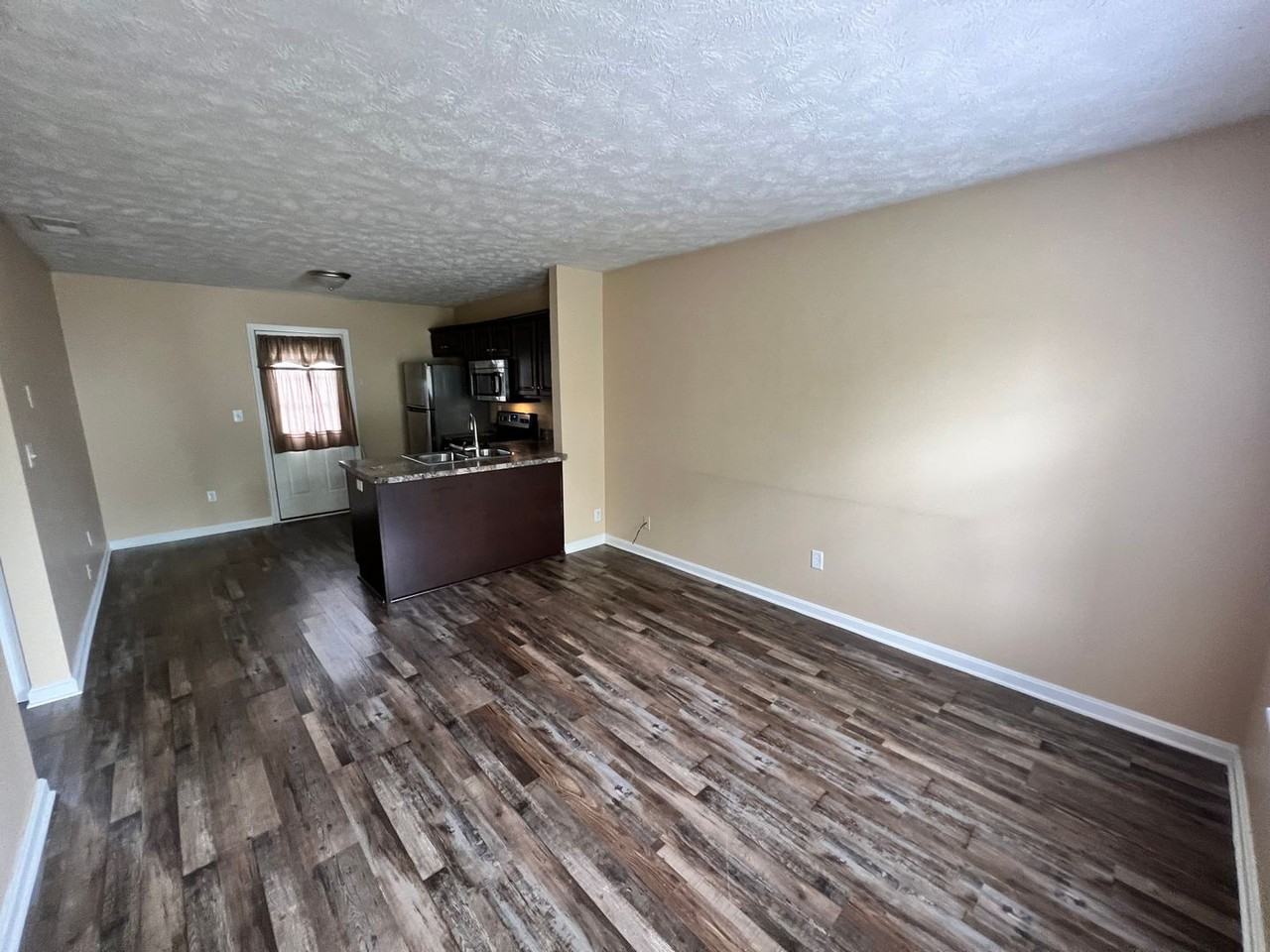 5802 Lake Erie Dr - Photo 5 of 11