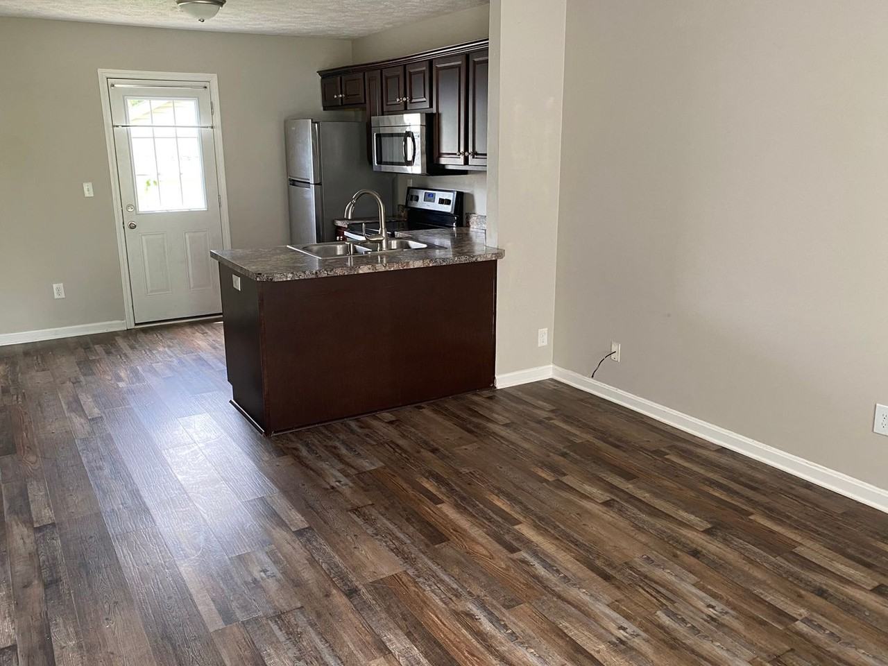 5802 Lake Erie Dr - Photo 6 of 11