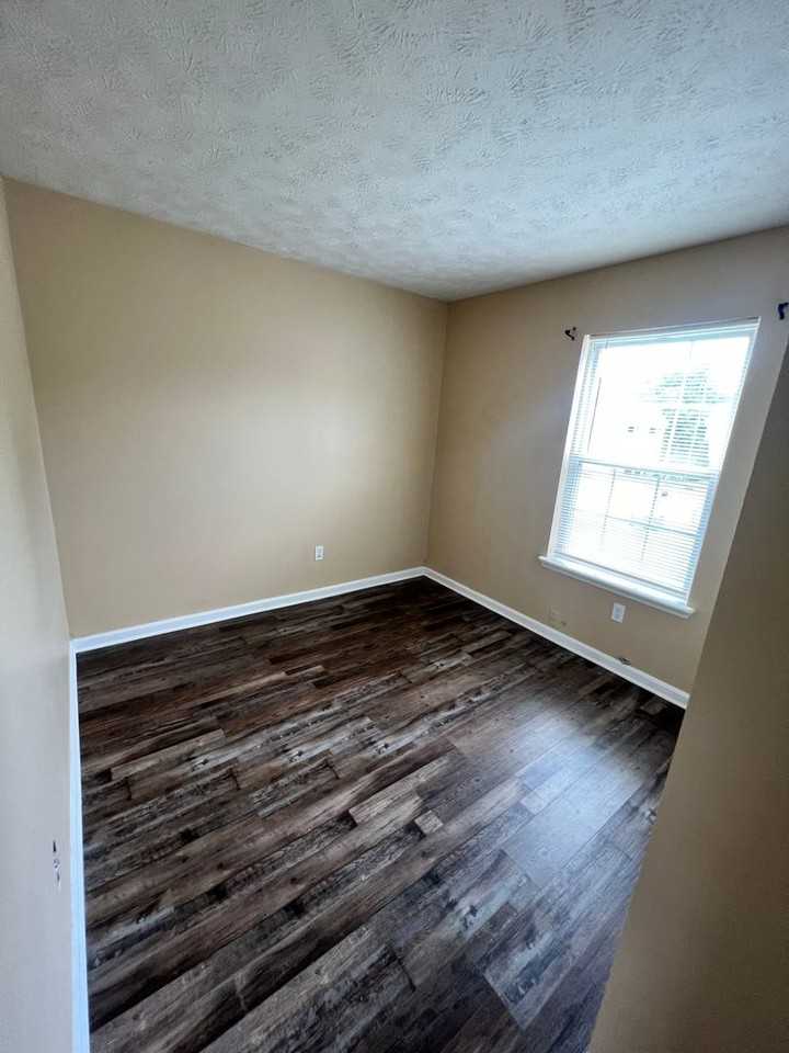 5802 Lake Erie Dr - Photo 7 of 11