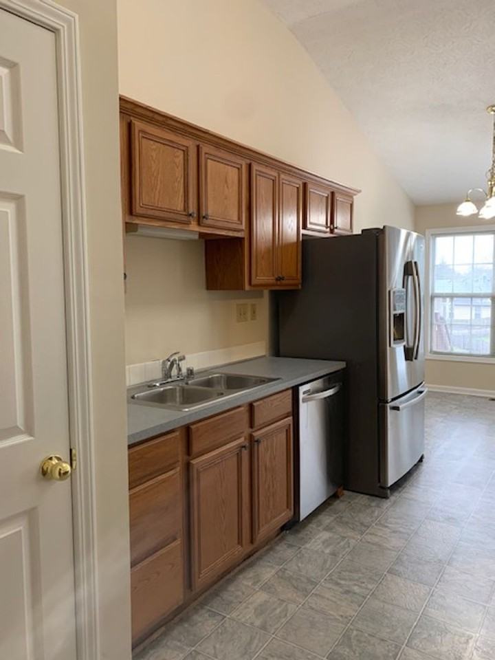 1009 Bryce Pt - Photo 7 of 21