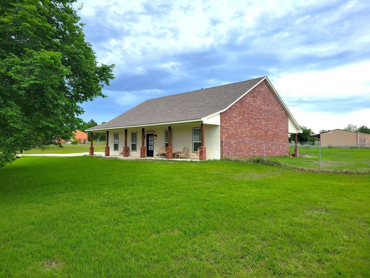 11 Lori Ln - Photo 2 of 17