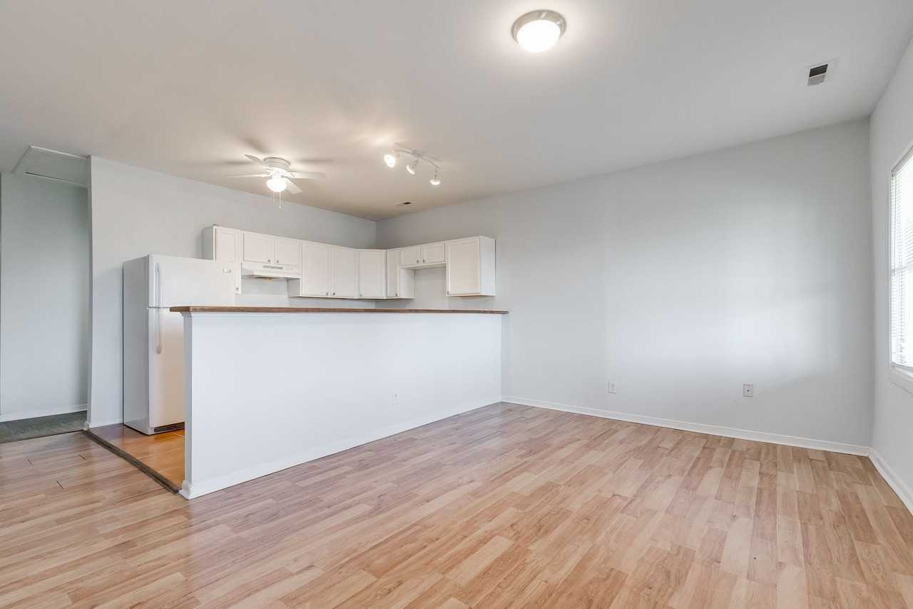 2214 Perry St - Photo 4 of 17