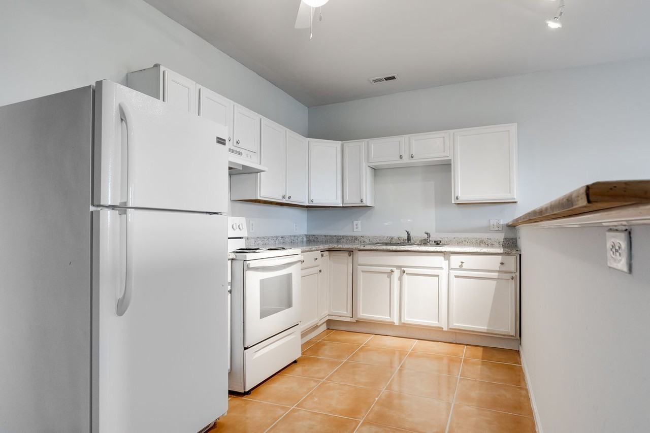 2214 Perry St - Photo 6 of 17