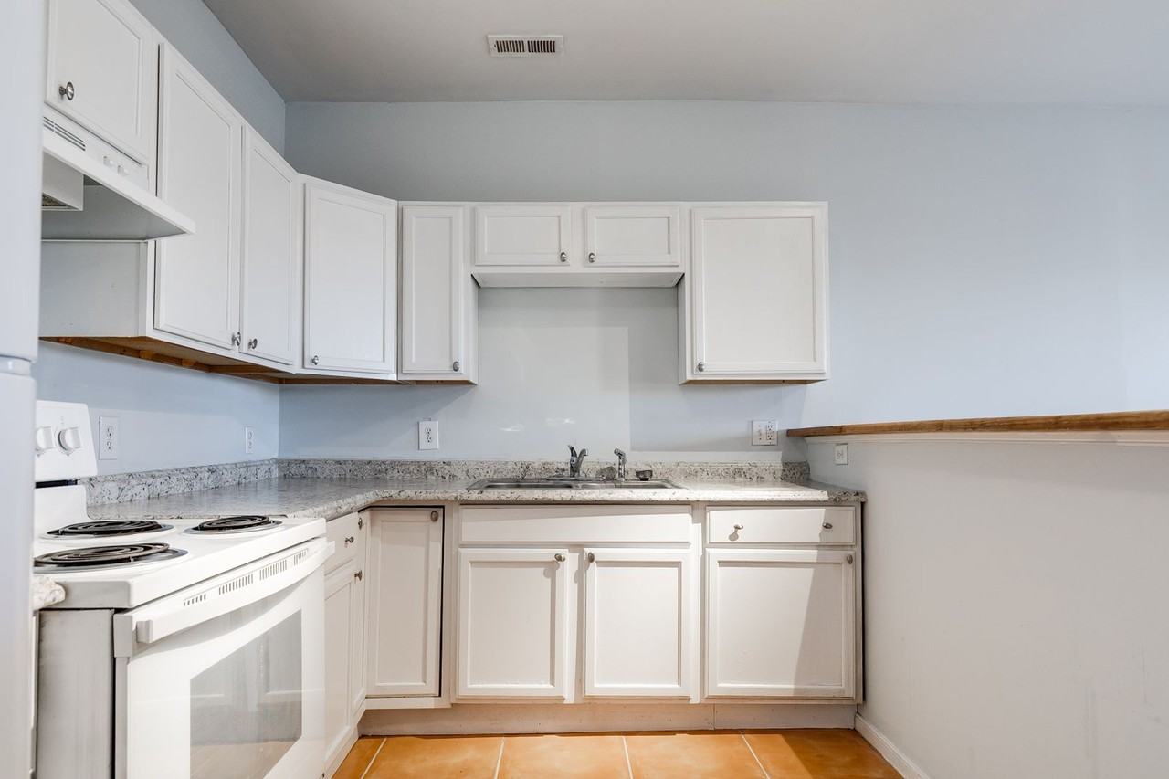 2214 Perry St - Photo 7 of 17