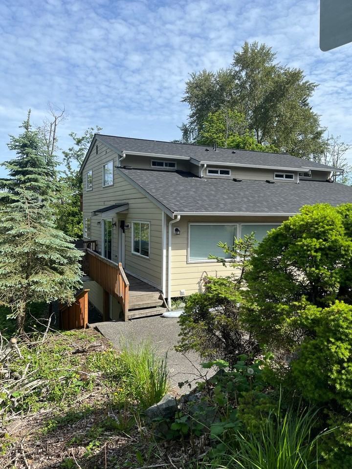 1611 Lakeway - Photo 3 of 4