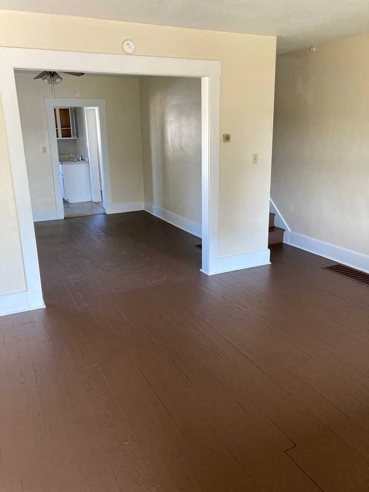 309 Pitt St - Photo 2 of 18